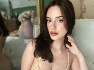 WebCAM of LadyHennieFaye